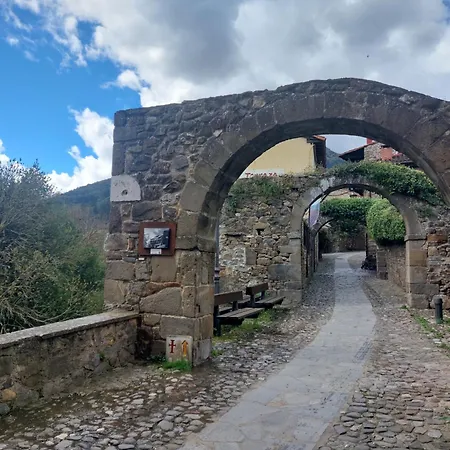 Centrico En El Casco Antiguo De * Potes